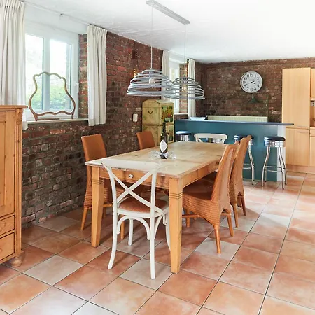Ruim Sfeervol Naast Wijndomein In Vijlen, Zuid-limburg Appartement *